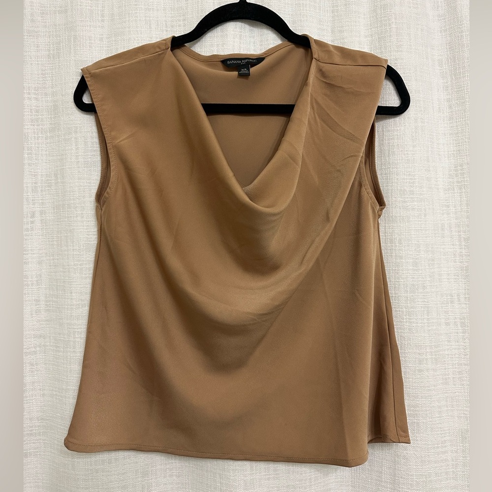 Banana Republic XS cowl satin cap sleeve shirt top blouse tan gold